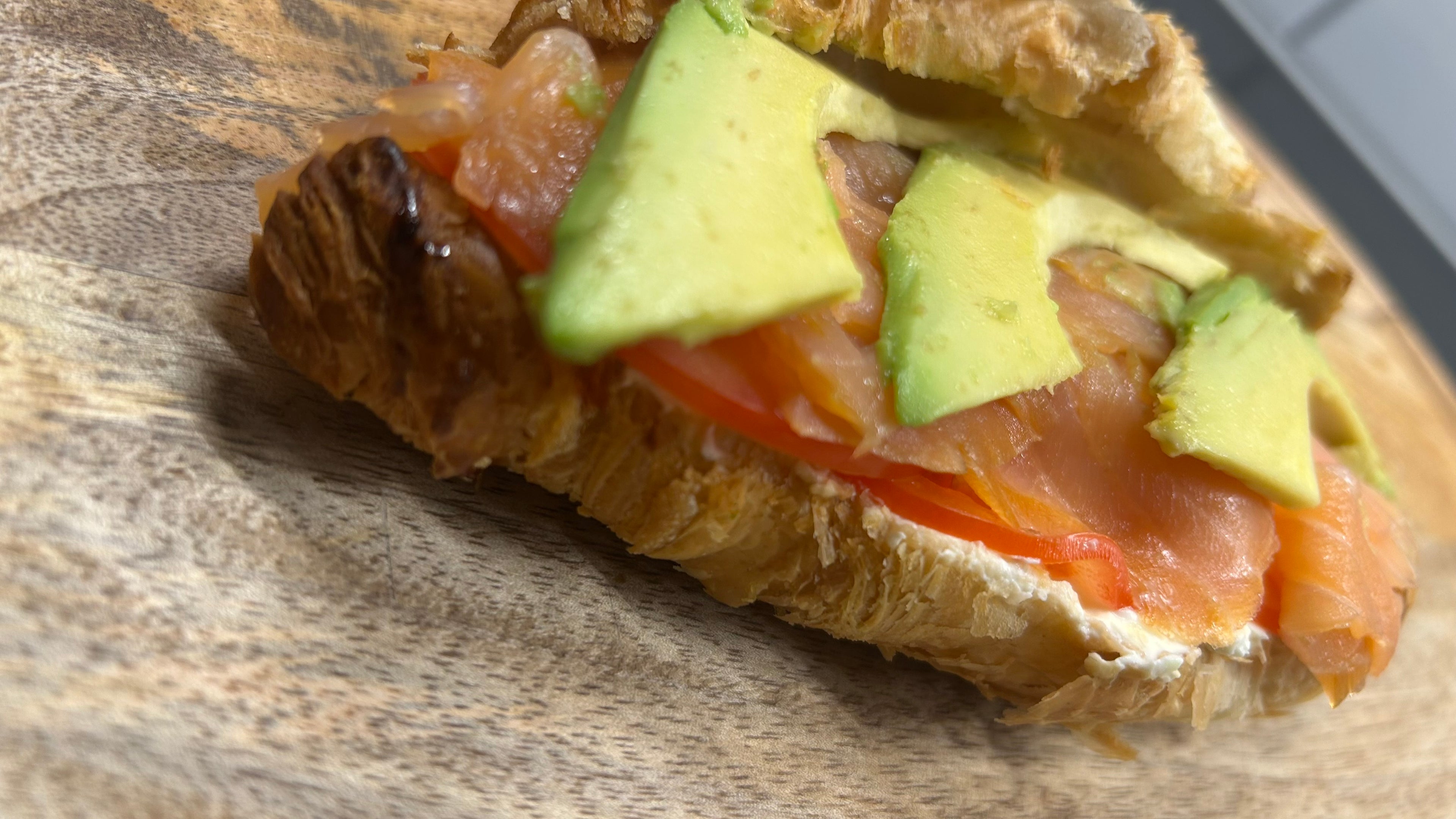 •	Croissant au Saumon Fumé